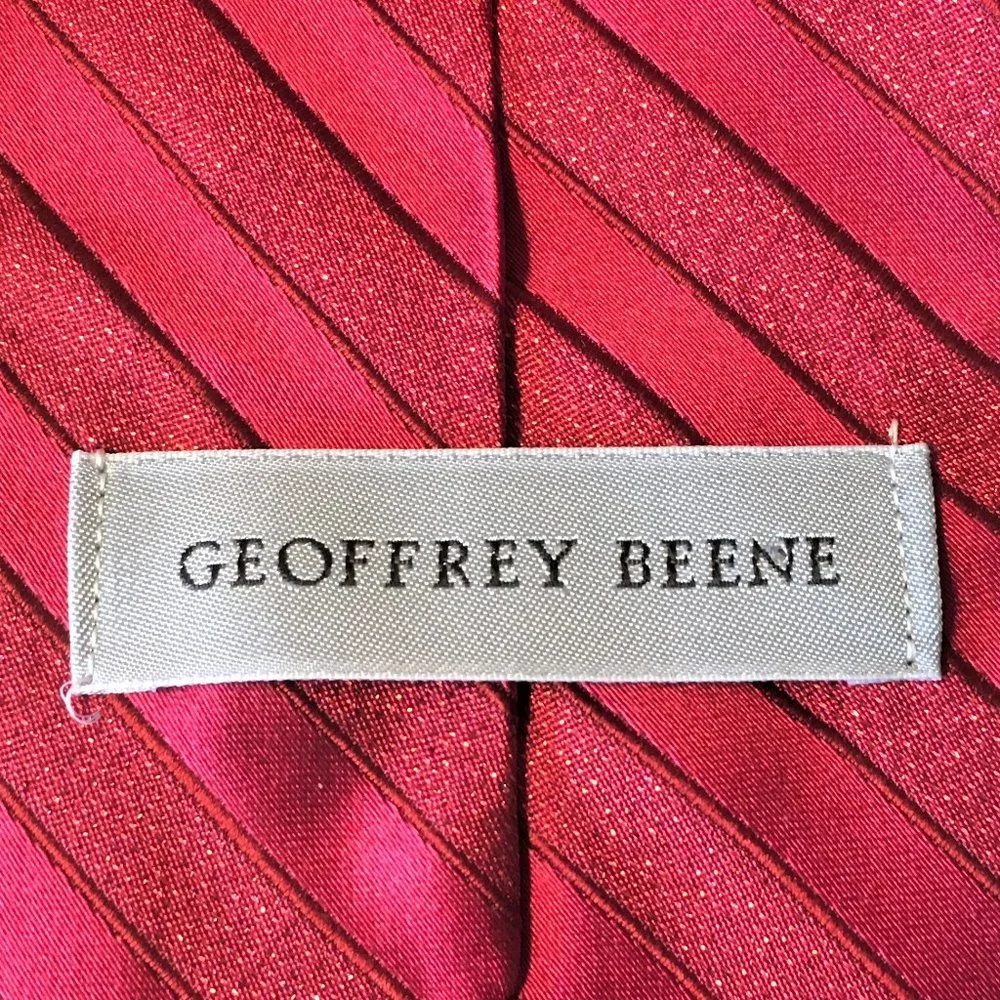 GEOFFREY BEENE Red on Sparkling Red Necktie